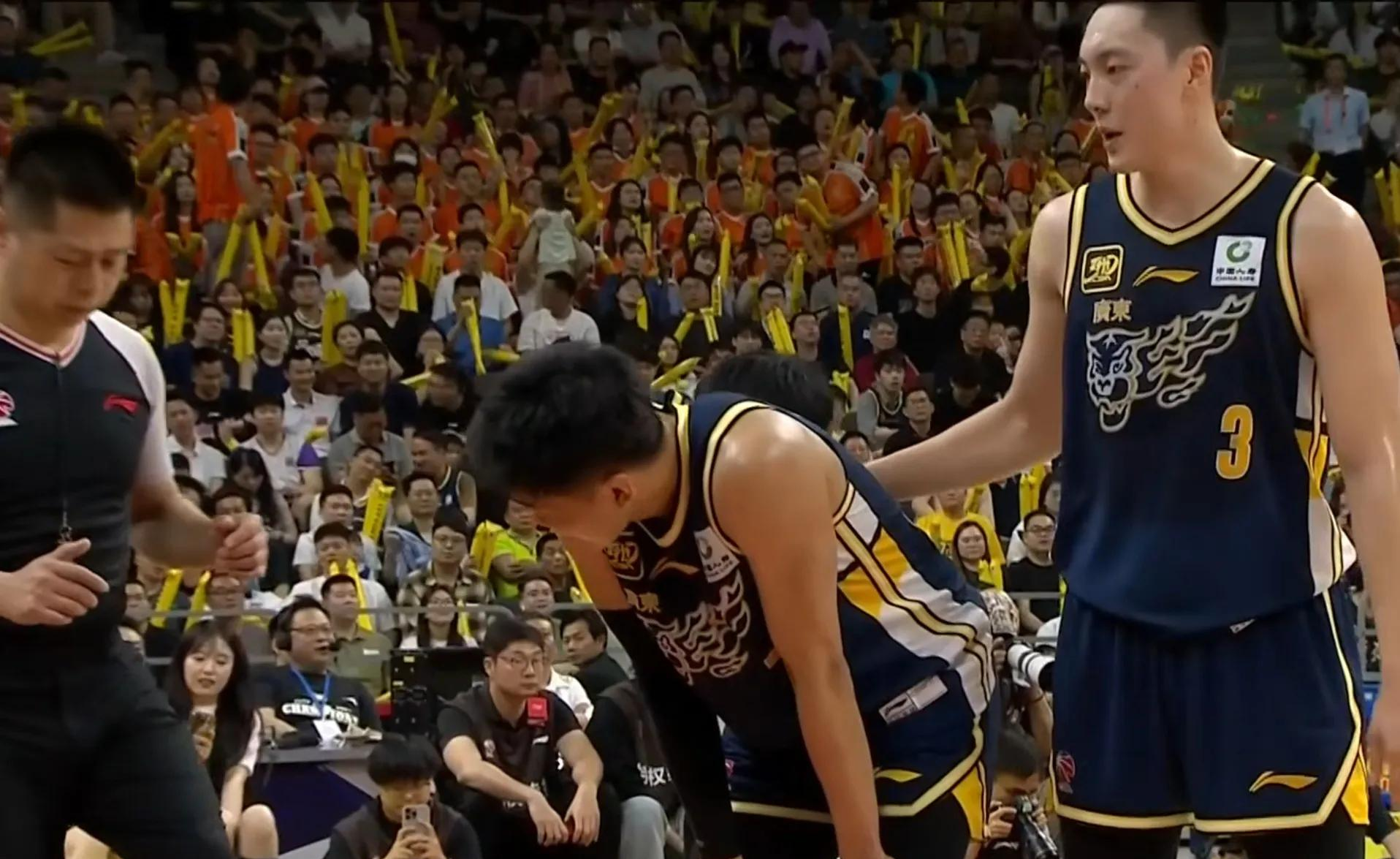 包含今晨突围战来临，广东宏远围绕CBA季后赛完成体检，信心回归，轮换策略成焦点的词条